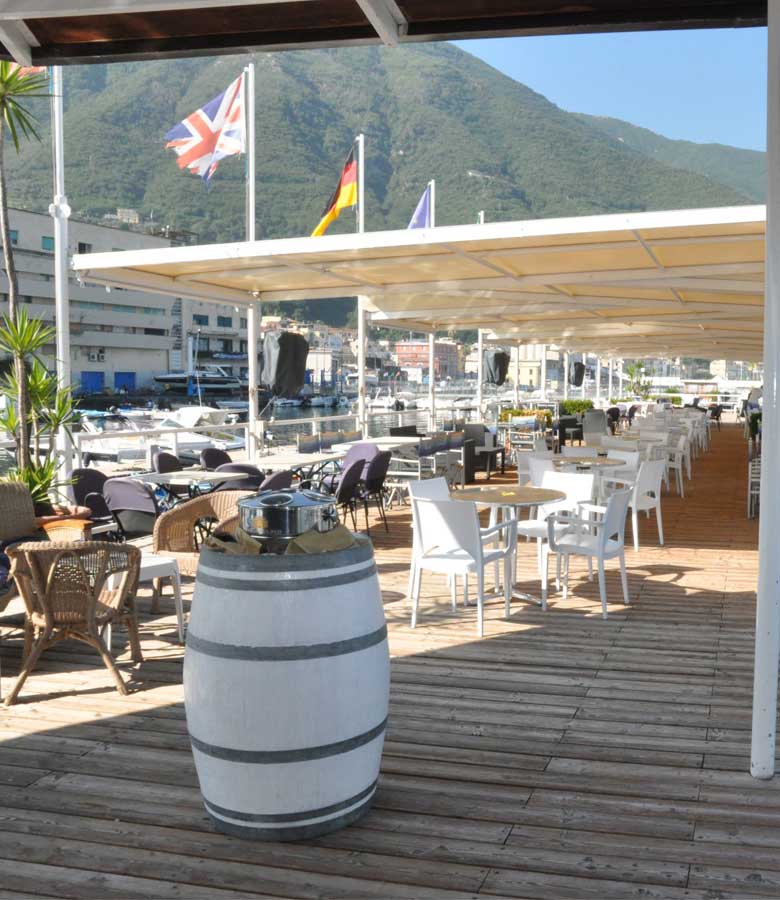 Un caffe con vista su tutto il golfo