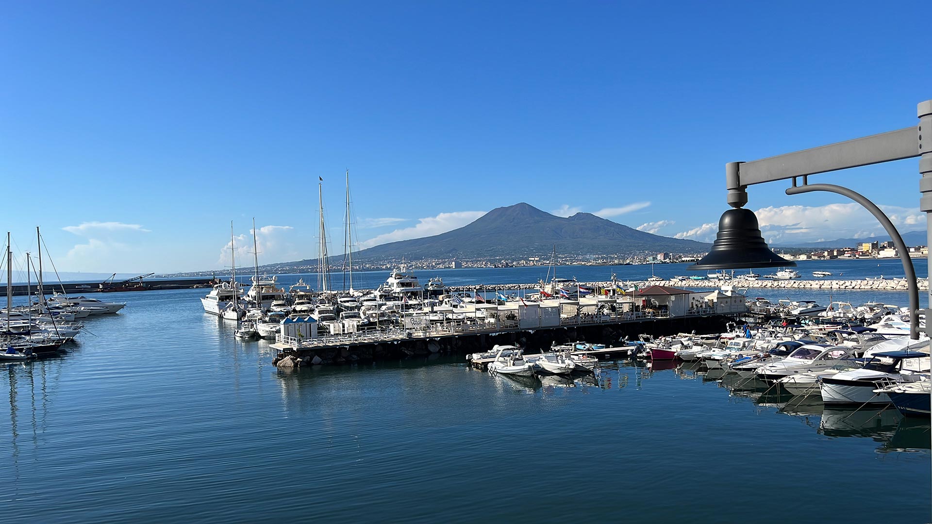 Il tuo porto sicuro nel cuore del Golfo di Napoli